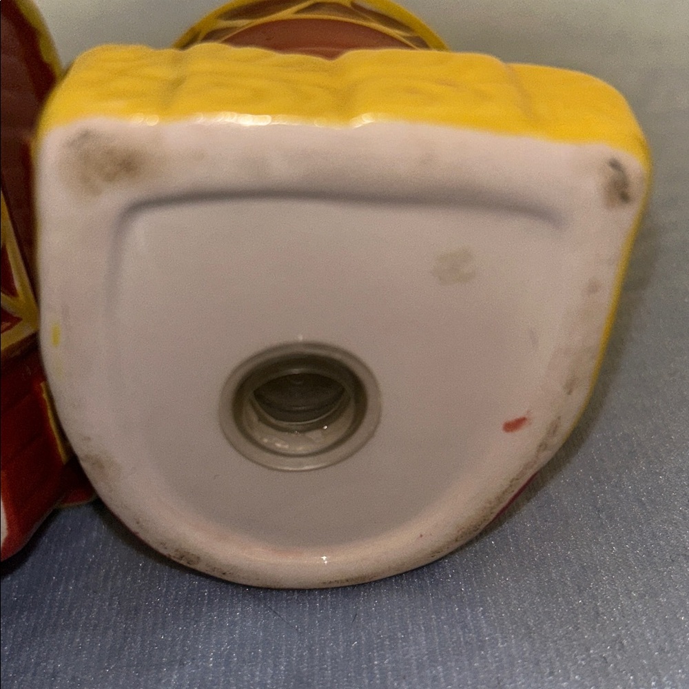 2002 Gibson The John Deere 'On The Farm' Ceramic Salt & Pepper Shaker Set - Picture 9 of 14